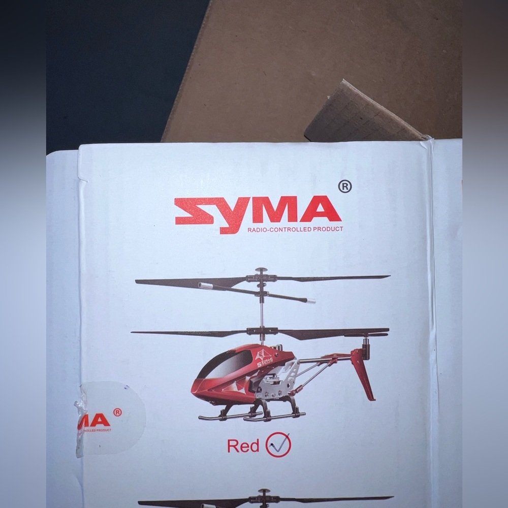 RED Remote Control Helicopter - Picture 2 of 8